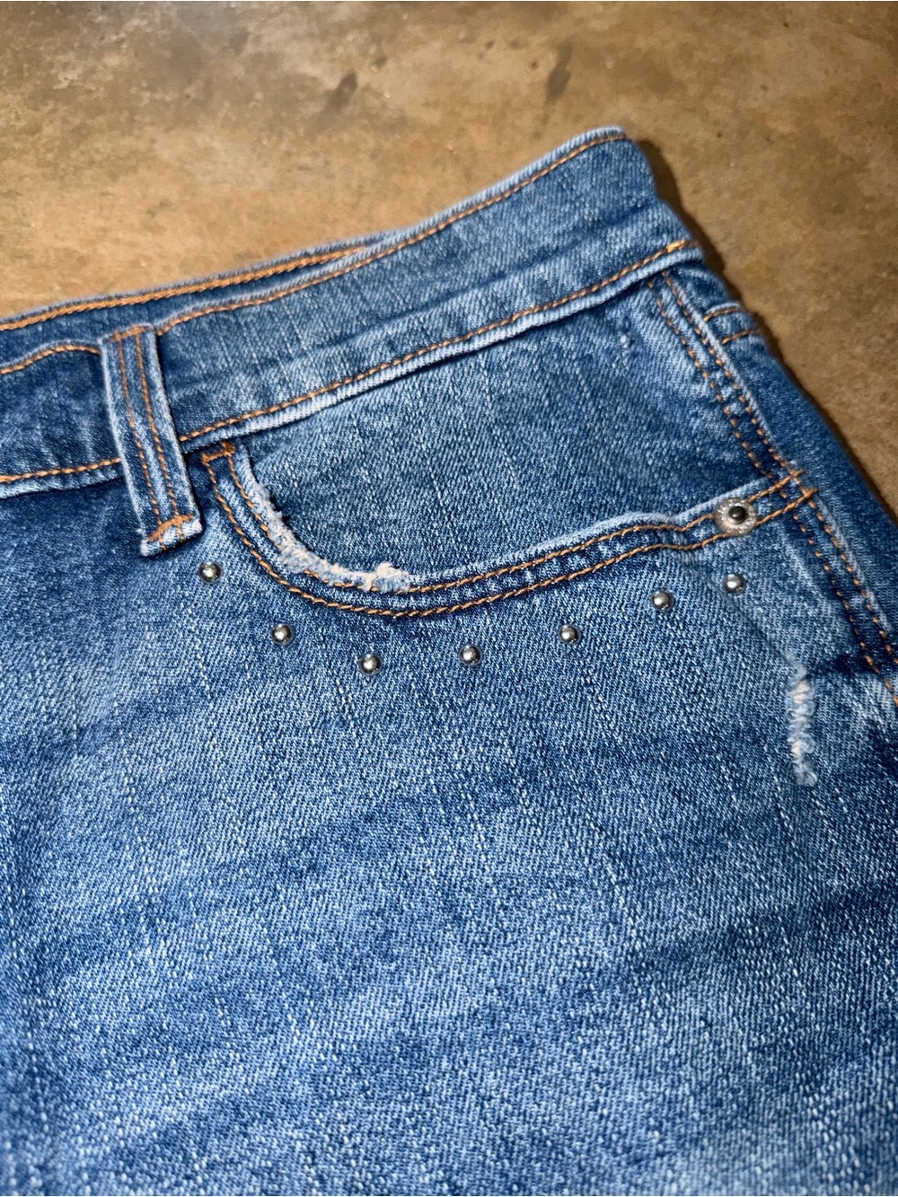 Old Navy Boyfriend Denim Shorts Studded Pocket Raw Hem Size 10 - Picture 2 of 8